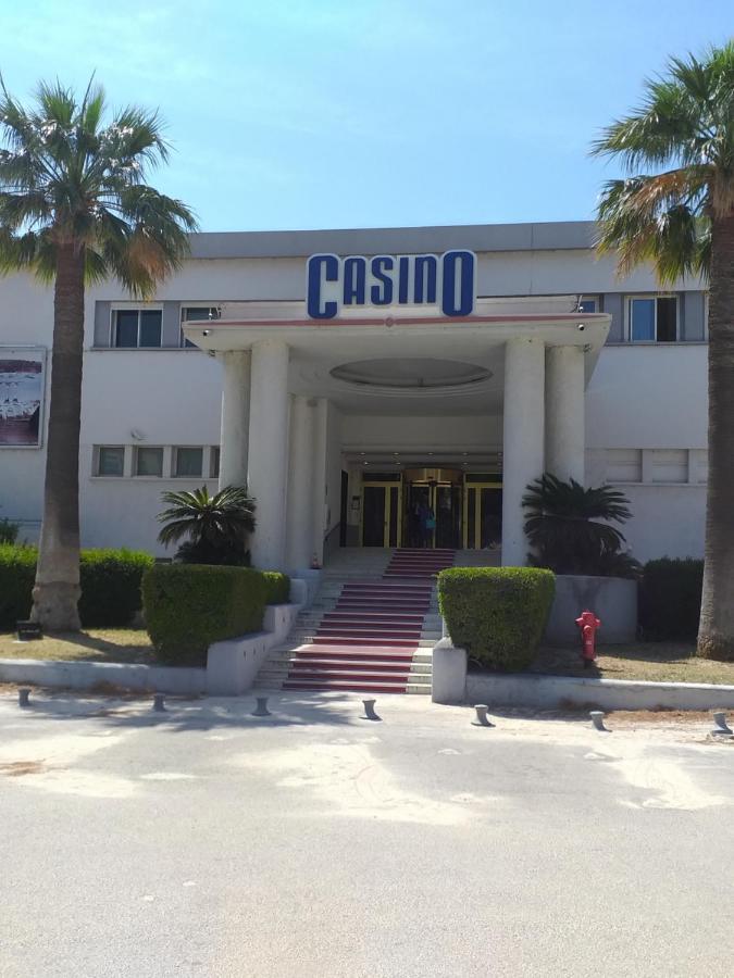 Joli studio res au calme en rez de jardin à Bandol. Exterior foto